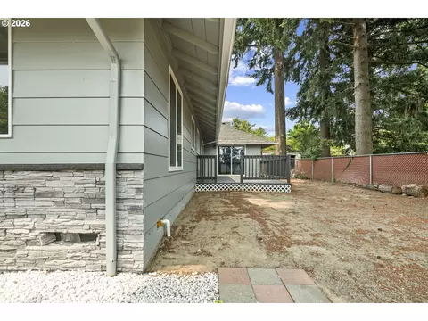 Exterior - 2013 NE Roberts Ct, Gresham, OR 97030 photo 11 of 12
