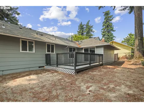Exterior - 2013 NE Roberts Ct, Gresham, OR 97030 photo 2 of 12