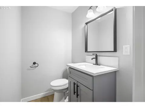 Bath - 2013 NE Roberts Ct, Gresham, OR 97030 photo 1 of 3