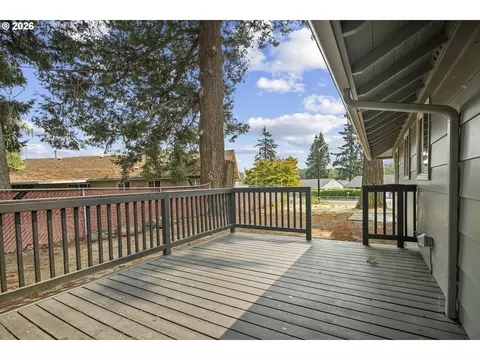 Exterior - 2013 NE Roberts Ct, Gresham, OR 97030 photo 3 of 12
