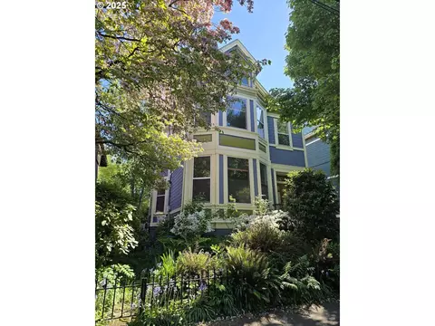 2122 NW Everett St, Portland, OR 97210