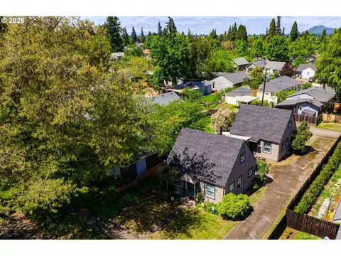 650656 F St, Springfield, OR 97477