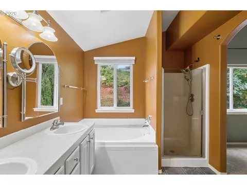 Bath - 2432 NW 29th Ave, Camas, WA 98607 photo 3 of 4