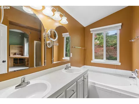 Bath - 2432 NW 29th Ave, Camas, WA 98607 photo 2 of 4