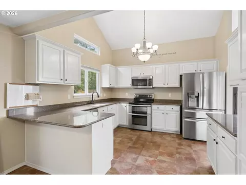 Kitchen - 2432 NW 29th Ave, Camas, WA 98607 photo 3 of 5