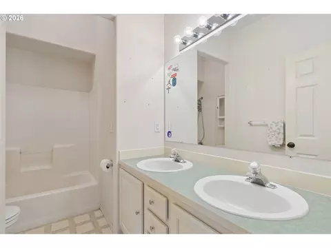 Bath - 2432 NW 29th Ave, Camas, WA 98607 photo 4 of 4