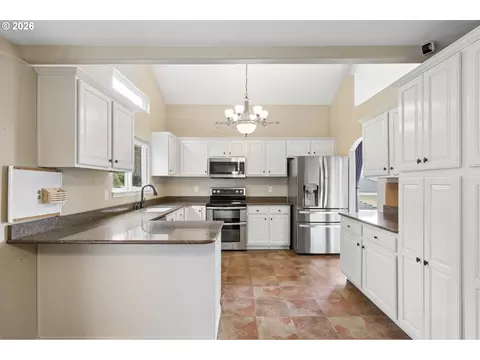 Kitchen - 2432 NW 29th Ave, Camas, WA 98607 photo 4 of 5