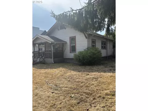 6114 NE Halsey St, Portland, OR 97213