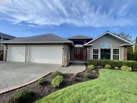 2180 Hayes St, North Bend, OR 97459