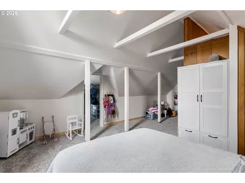 Bedroom - 416 NW 5th St, Pendleton, OR 97801 photo 7 of 8