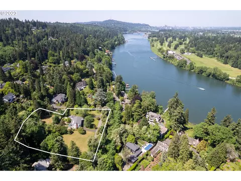 11385 S Riverwood Rd, Portland, OR 97219