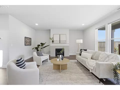 Living - 2999 S Quartz Dr, Cornelius, OR 97113 photo 2 of 4