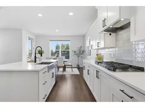 Kitchen - 2999 S Quartz Dr, Cornelius, OR 97113 photo 5 of 6