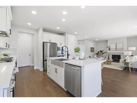 Kitchen - 2999 S Quartz Dr, Cornelius, OR 97113 photo 4 of 6