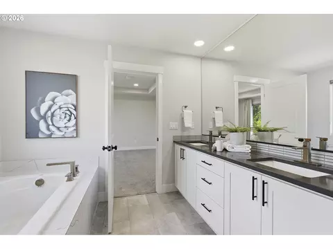 Bath - 2999 S Quartz Dr, Cornelius, OR 97113 photo 4 of 5