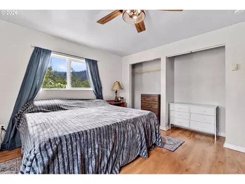 Bedroom - 269 S 69th Pl, Springfield, OR 97478 photo 3 of 6