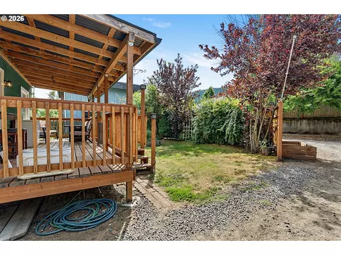 Exterior - 269 S 69th Pl, Springfield, OR 97478 photo 5 of 16