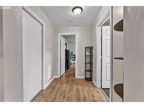 Entry Way - 269 S 69th Pl, Springfield, OR 97478 photo 2 of 3