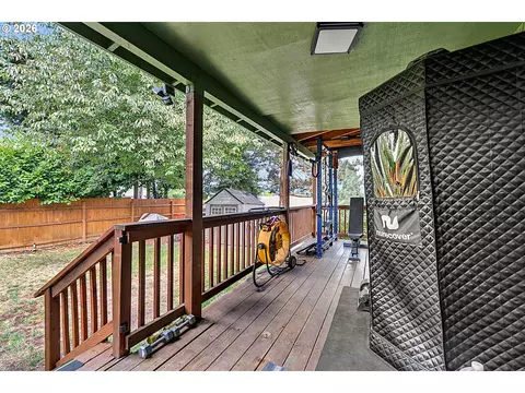 Exterior - 269 S 69th Pl, Springfield, OR 97478 photo 8 of 16