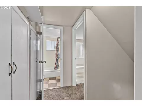 Entry Way - 269 S 69th Pl, Springfield, OR 97478 photo 3 of 3