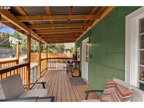 Exterior - 269 S 69th Pl, Springfield, OR 97478 photo 7 of 16