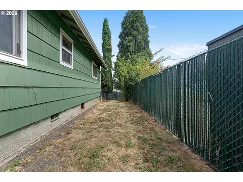 Exterior - 269 S 69th Pl, Springfield, OR 97478 photo 13 of 16