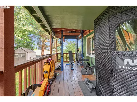 Exterior - 269 S 69th Pl, Springfield, OR 97478 photo 9 of 16