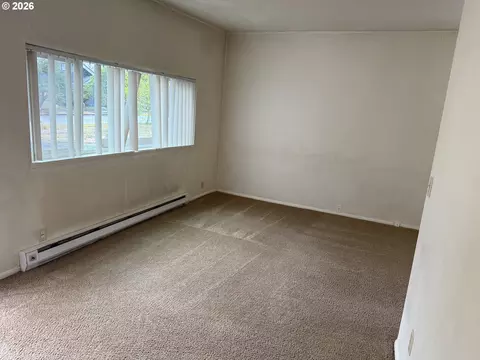 Living - 736 5th St, Springfield, OR 97477 photo 2 of 3