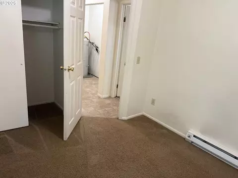 Bedroom - 736 5th St, Springfield, OR 97477 photo 3 of 4