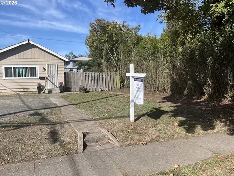 Exterior - 736 5th St, Springfield, OR 97477 photo 3 of 5