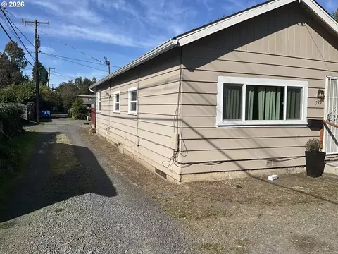 Exterior - 736 5th St, Springfield, OR 97477 photo 4 of 5