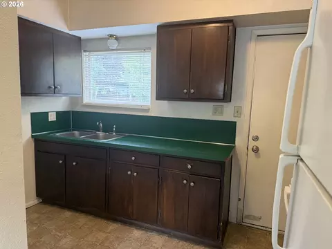 Kitchen - 736 5th St, Springfield, OR 97477 photo 3 of 4