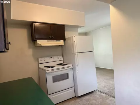 Kitchen - 736 5th St, Springfield, OR 97477 photo 1 of 4