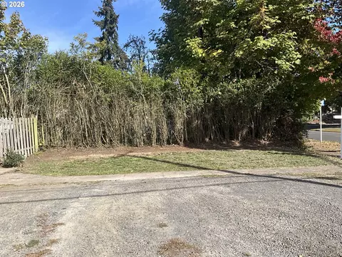 Exterior - 736 5th St, Springfield, OR 97477 photo 5 of 5