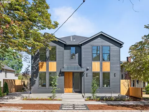 2079 SE Harold St #2, Portland, OR 97202