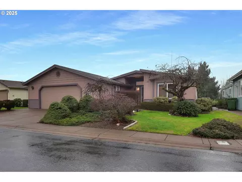 129 Village Dr, Cottage Grove, OR 97424