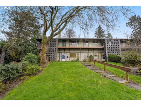 3046 SW Florida Ct #B, Portland, OR 97219