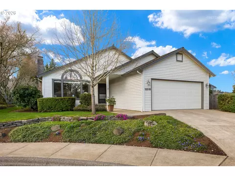 12515 SW Peachvale St, Portland, OR 97224