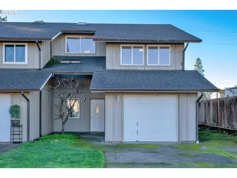 76330 Rainbow St, Oakridge, OR 97463