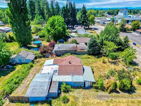 592 Hazel St, Jefferson, OR 97352