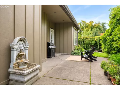 Exterior - 1474 Arondo Ct, Eugene, OR 97401 photo 6 of 11