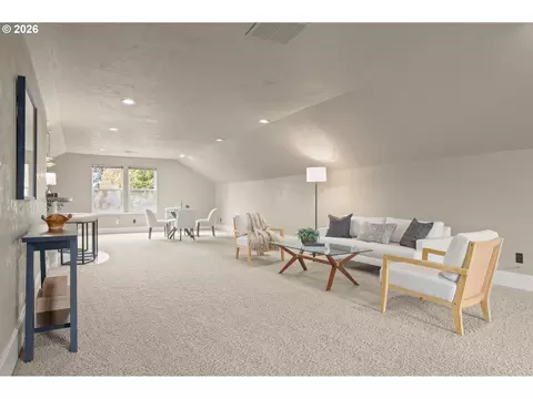 Living - 1474 Arondo Ct, Eugene, OR 97401 photo 5 of 7