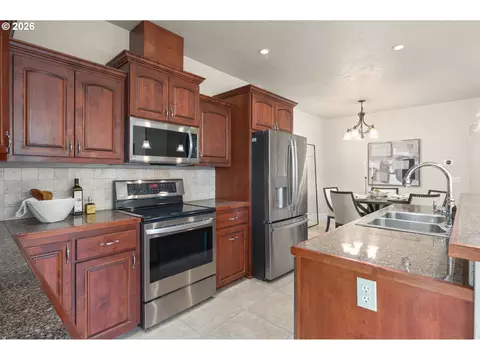 Kitchen - 1474 Arondo Ct, Eugene, OR 97401 photo 4 of 6