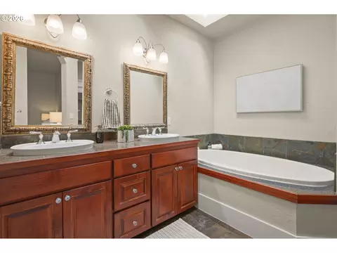 Bath - 1474 Arondo Ct, Eugene, OR 97401 photo 1 of 4