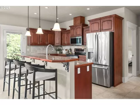 Kitchen - 1474 Arondo Ct, Eugene, OR 97401 photo 2 of 6