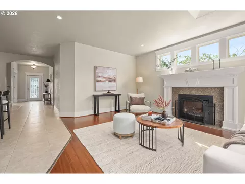 Living - 1474 Arondo Ct, Eugene, OR 97401 photo 3 of 7