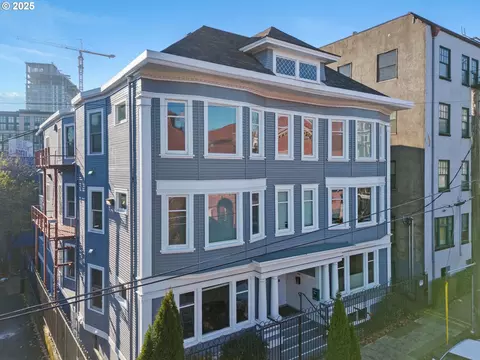 1714 NW Couch St #10, Portland, OR 97209