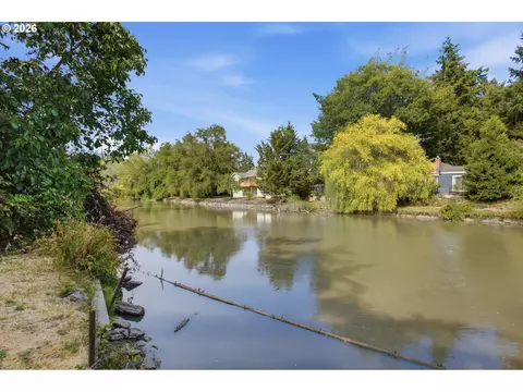 View/Area - 1147 Park Ave, Eugene, OR 97404 photo 3 of 10