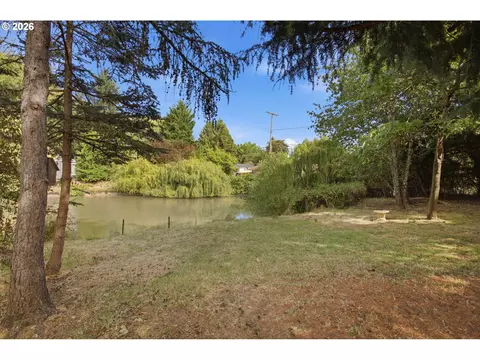 Exterior - 1147 Park Ave, Eugene, OR 97404 photo 6 of 8