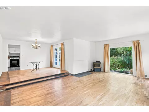 Living - 1147 Park Ave, Eugene, OR 97404 photo 1 of 3